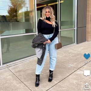 LIKE NEW - Womens Cutout Turtleneck top, size L